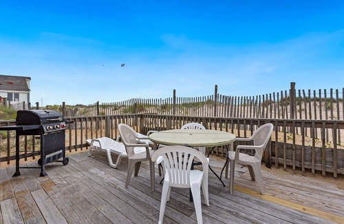 Kitty Hawk Cottage | Oceanfront Amazing Sunrise!