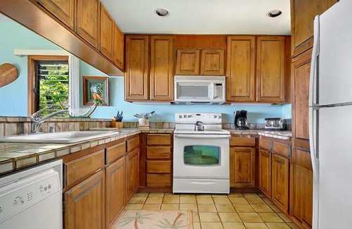 Wailua Condo | Oceanfront and impeccably furnished, this delightful condominium is convenien