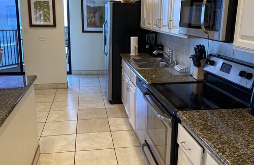 Honokowai Resort | Oceanfront balcony, 40 ft to ocean, 2 bed, 2 bath, remodeled! 3/8-3/15/2025!