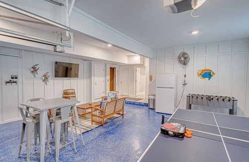Tybee Island House | Oceanfront, Beach Access, Private Pool, Panoramic Views by Tybee Cottages