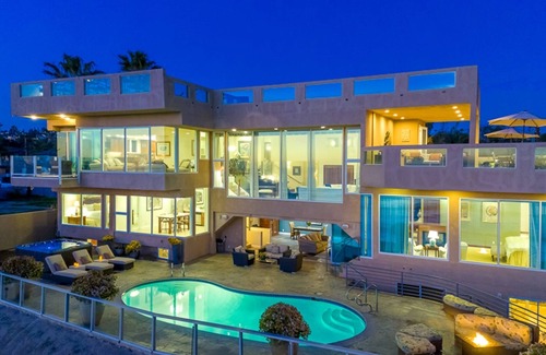 La Jolla House | Oceanfront Beach, Pool, Hot Tub, Pickleball, Movie Theater, Elevator & Golf Cart