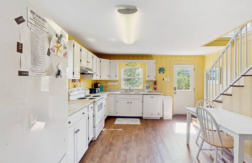 Atlantic Beach Cottage | Oceanfront beach cottage with large deck & W/D - dog-friendly