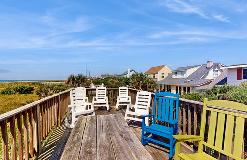 Atlantic Beach Cottage | Oceanfront beach cottage with large deck & W/D - dog-friendly