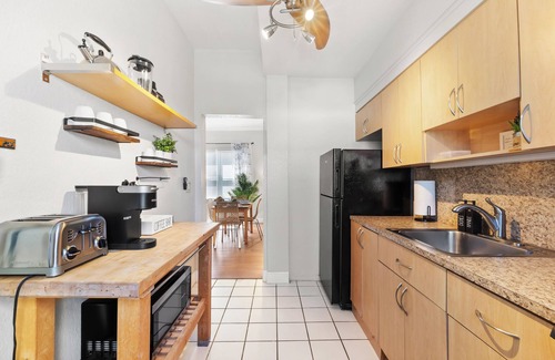 Hollywood South Central Beach Condo | Oceanfront Bliss Cozy 1BR by Beach Free Parking