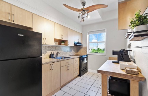 Hollywood South Central Beach Condo | Oceanfront Bliss Cozy 1BR by Beach Free Parking