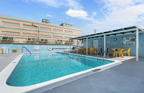Hollywood South Central Beach Condo | Oceanfront Bliss Cozy 1BR by Beach Free Parking