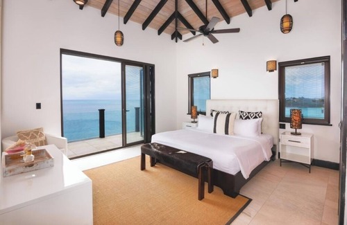 Fryes Beach Hotel | Oceanfront Bliss Villa with Indoor & Outdoor Dining Area & Stunning Sunset Views