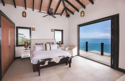 Fryes Beach Hotel | Oceanfront Bliss Villa with Indoor & Outdoor Dining Area & Stunning Sunset Views