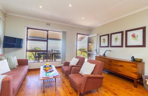 De Kelders House | Oceanfront bungalow 3 br/2 ba, Wifi Fireplace: Guppy Huys