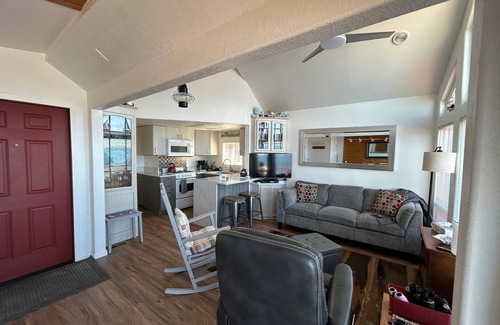 Smith River Apartment | Oceanfront Cabin 10 Jacuzzi Breathtaking Views