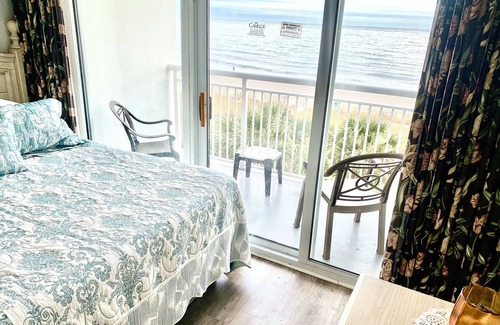 Myrtle Beach Hotel | Oceanfront Camelot! Prime Location!