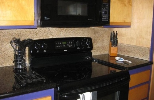 Ukumehame Ahupuaa Condo | Oceanfront Charmer: Our Surf - Your Lullaby