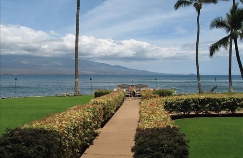 Ukumehame Ahupuaa Condo | Oceanfront Charmer: Our Surf - Your Lullaby