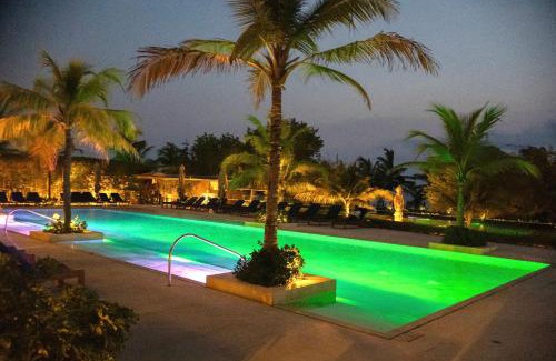 Zona Norte Apartment | Oceanfront condominium with direct beach access Morros IO