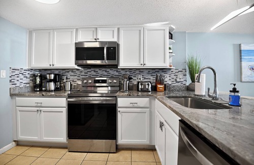 Sunnyside Condo | Oceanfront Condo - Balcony Views & Beach Access