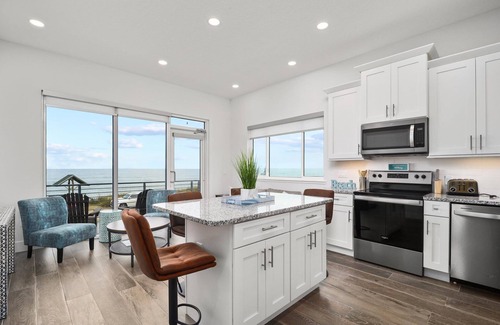 Flagler Beach Apartment | Oceanfront Coastal Luxe 705 - Bikes & Beach Gear
