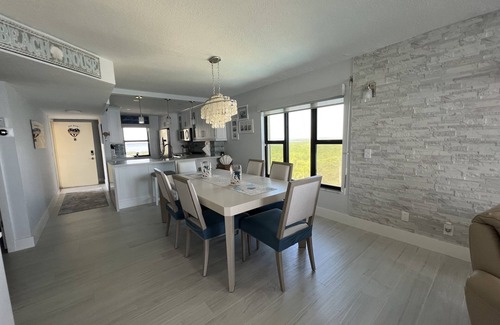 Hutchinson Island South Condo | Oceanfront condo 8th floor Corner unit with amazing views