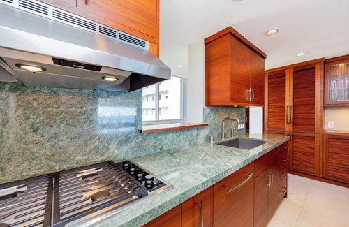 Diamond Head - Kapahulu - St. Louis Condo | Oceanfront Condo on the Beach