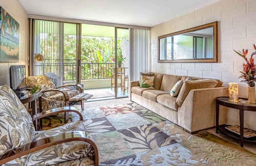 Hilo Condo | Oceanfront Condo w/ Shared Pool & Garden Views, Free WiFi, & Washer/Dryer