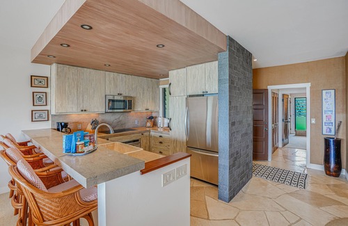 Wailua Condo | Oceanfront condo with balcony, W/D, wet bar, & pool access - gorgeous views