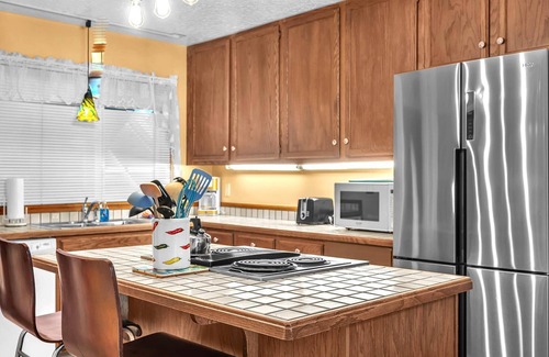 Depoe Bay Condo | Oceanfront Condo with Amazing Balcony Views of Depoe Bay and Spouting Horn