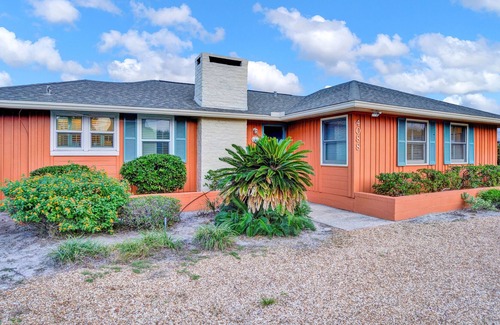 Fernandina Beach Cottage | Oceanfront Cottage with Private Walkway to the Beach