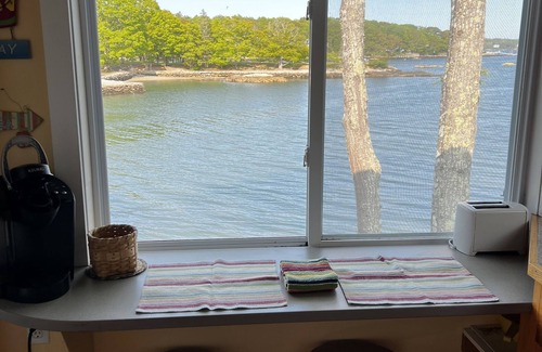 Boothbay Harbor Cottage | Oceanfront Cottage For 2! Quiet, kayaking, and enjoy the natural beauty!