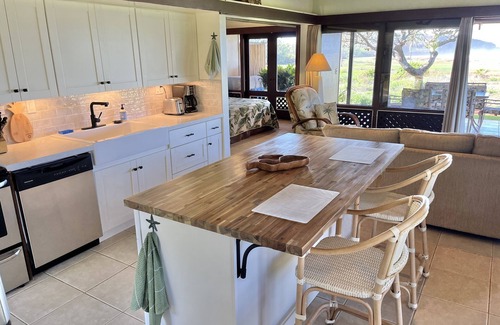 Maunaloa Cottage | Oceanfront Cottage 5A