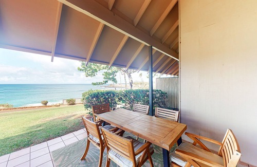 Maunaloa Condo | Oceanfront Cottage on Kepuhi Beach w/Ocean View, WiFi, Laundry & Shared Pool
