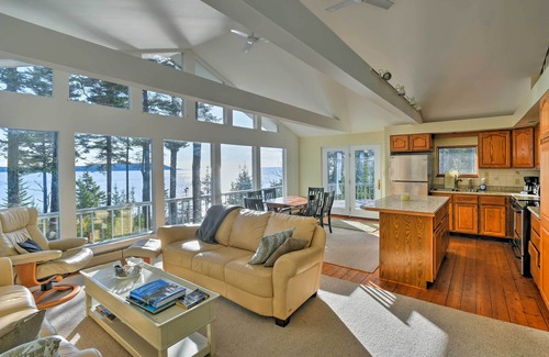 Milbridge Cottage | Oceanfront Cottage on 2 Acres - 4 Miles to Town!