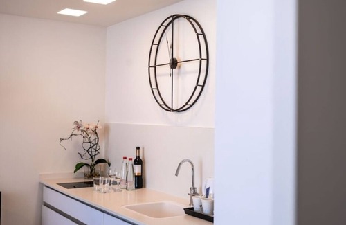 Acre Apartment | Oceanfront Deluxe Suite