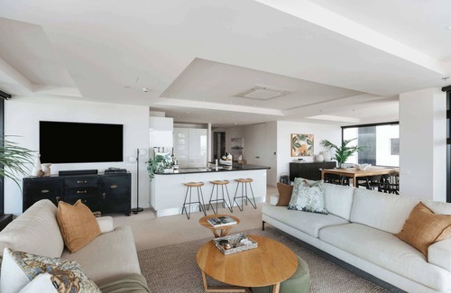 Mount Maunganui Apartment | Oceanfront Designer Home Sea Views, Pool and Gym