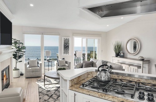 South Oceanside Condo | Oceanfront Designer Condo - Private Beach, Unobstructed Views, AC