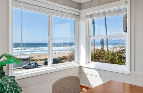 El Porto House | Oceanfront Dream Home w/Jacuzzi