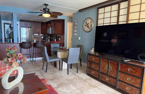 Kahana Apartment | Oceanfront Escape | Molokai Views & Cool Tropical Breezes
