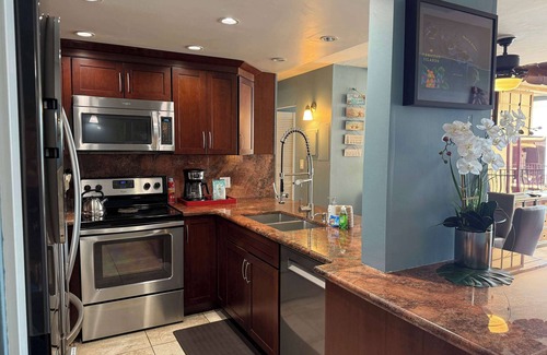 Kahana Apartment | Oceanfront Escape | Molokai Views & Cool Tropical Breezes
