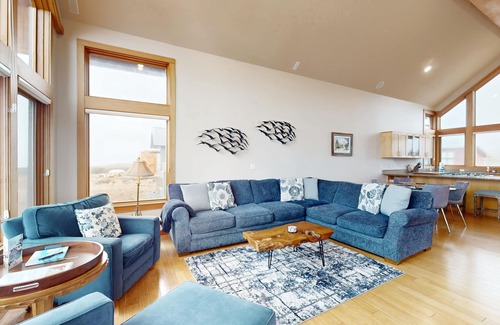 Westport House | Oceanfront expertly-designed home on Cohasset Beach - dog-friendly