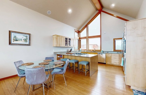 Westport House | Oceanfront expertly-designed home on Cohasset Beach - dog-friendly