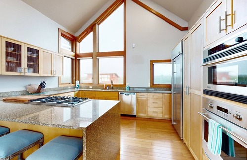 Westport House | Oceanfront expertly-designed home on Cohasset Beach - dog-friendly