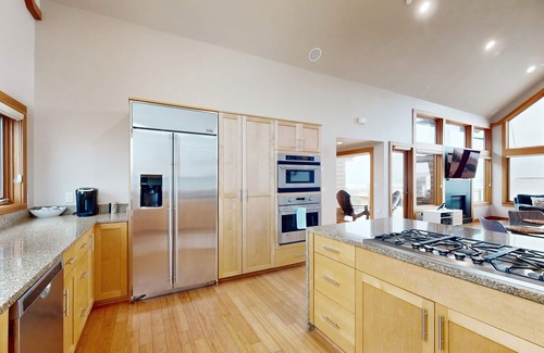 Westport House | Oceanfront expertly-designed home on Cohasset Beach - dog-friendly