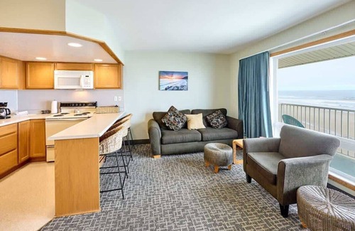 Lincoln City Condo | Oceanfront Family Suite - Full Kitchen - Beautiful Views and Pool & Hot Tub Acce