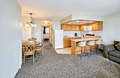 Lincoln City Condo | Oceanfront Family Suite - Full Kitchen - Beautiful Views and Pool & Hot Tub Acce