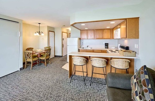 Lincoln City Condo | Oceanfront Family Suite - Full Kitchen - Beautiful Views and Pool & Hot Tub Acce