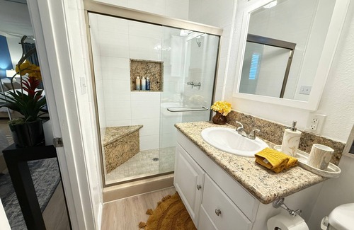South Redondo Apartment | Oceanfront Gem - 2BR/BA + Balcony & Free Parking - 335