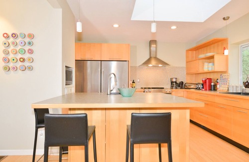 Courtenay House | Oceanfront Getaway w/Cabana, Views & Yoga Area