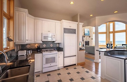Hatteras House | Oceanfront Hatteras home w/endless views, pool, hot tub, rec room & more!
