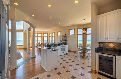 Hatteras House | Oceanfront Hatteras home w/endless views, pool, hot tub, rec room & more!