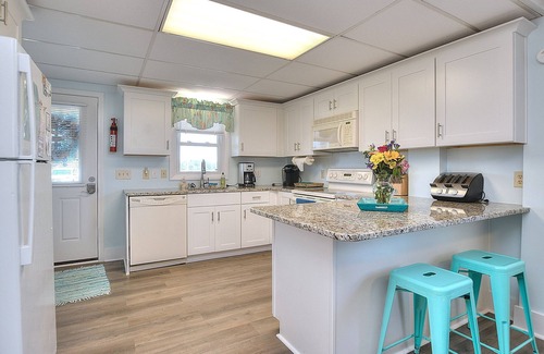 Holden Beach Cottage | Oceanfront. Heatable Saltwater Pool. Perfect For A Small Family.