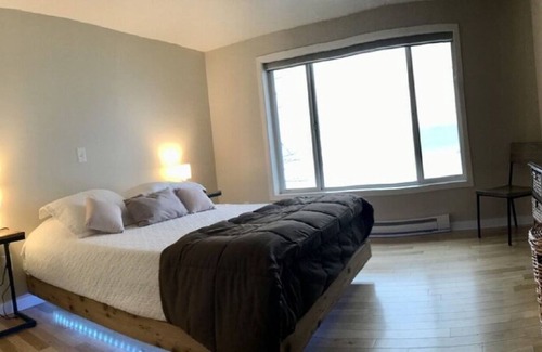Bamberton House | Oceanfront Hideaway Retreat - 40 min from Victoria