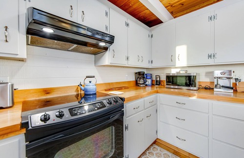 Gualala House | Oceanfront home close to town w/stunning views, WiFi, & fireplace - 1 dog OK